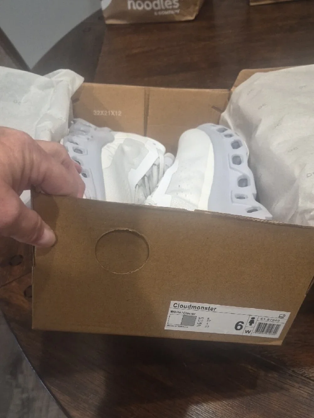 “New Women’s On Cloudmonster Size 6 White Gray Running Shoes - Picture 10 of 10